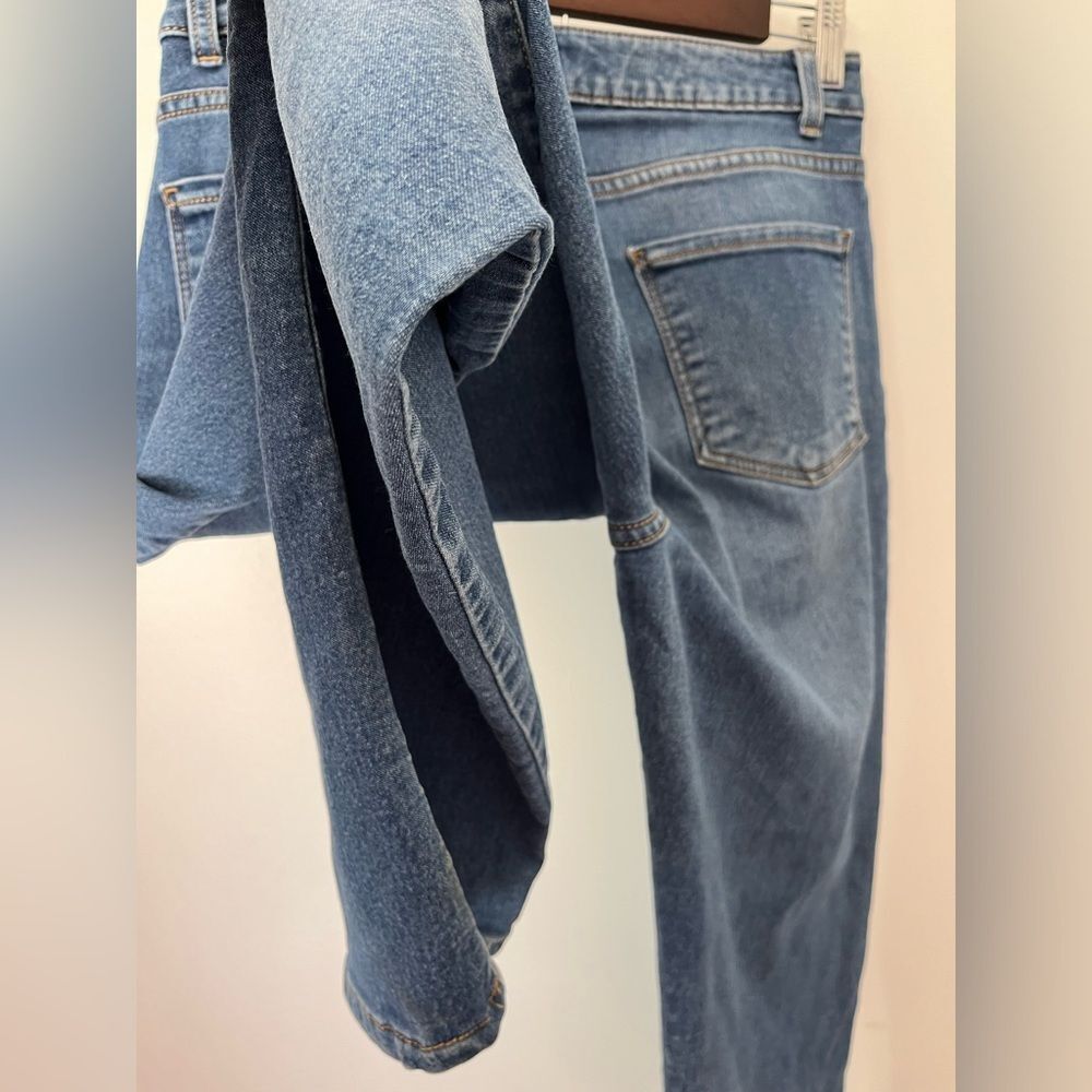Coldwater Creek Women's Natural Fit Jeans Mid
Rise Medium Wash Size 10 - Picture 6 of 11